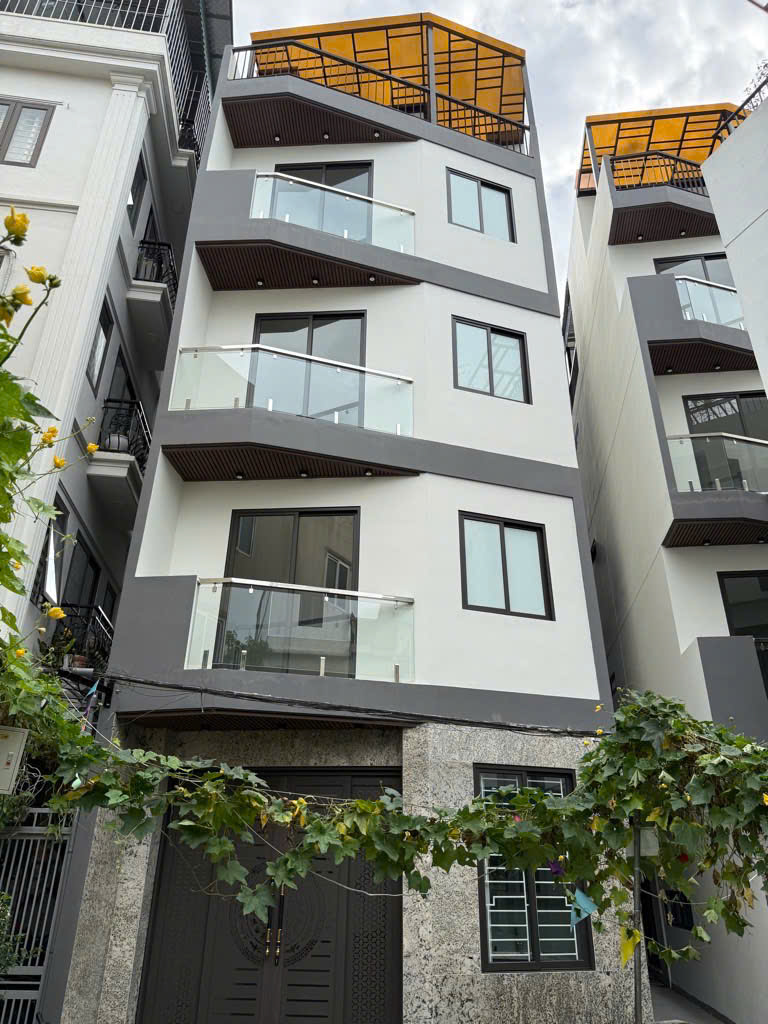 Bán nhà Nguyễn Khánh Toàn 64m2, 7T, MT 5.6m, phân lô, TM, gara, 19.6 tỷ