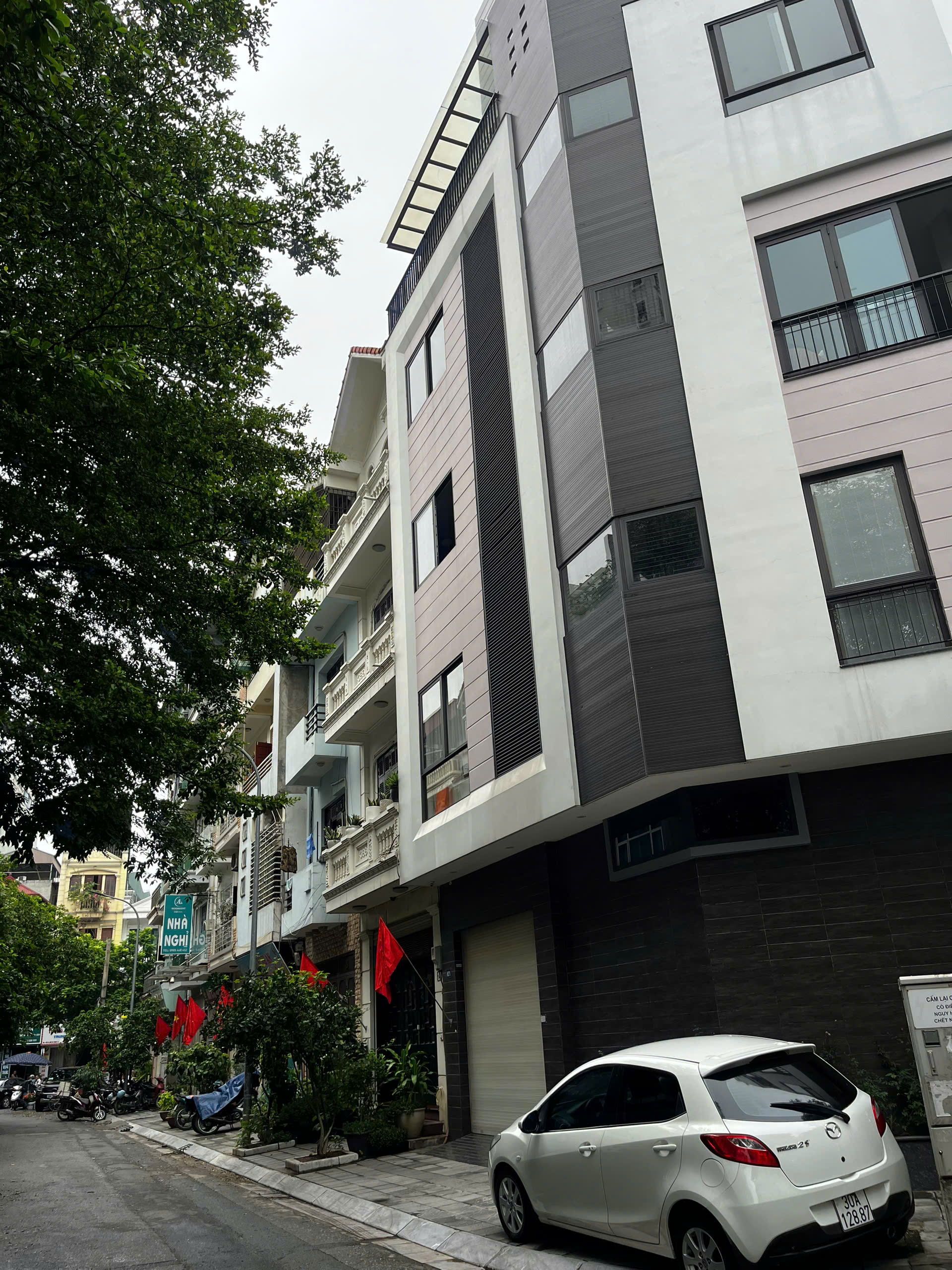 Bán nhà đẹp phố Đội Cấn – Lô góc – 7 tầng thang máy – Ô tô vào nhà 20 tỷ