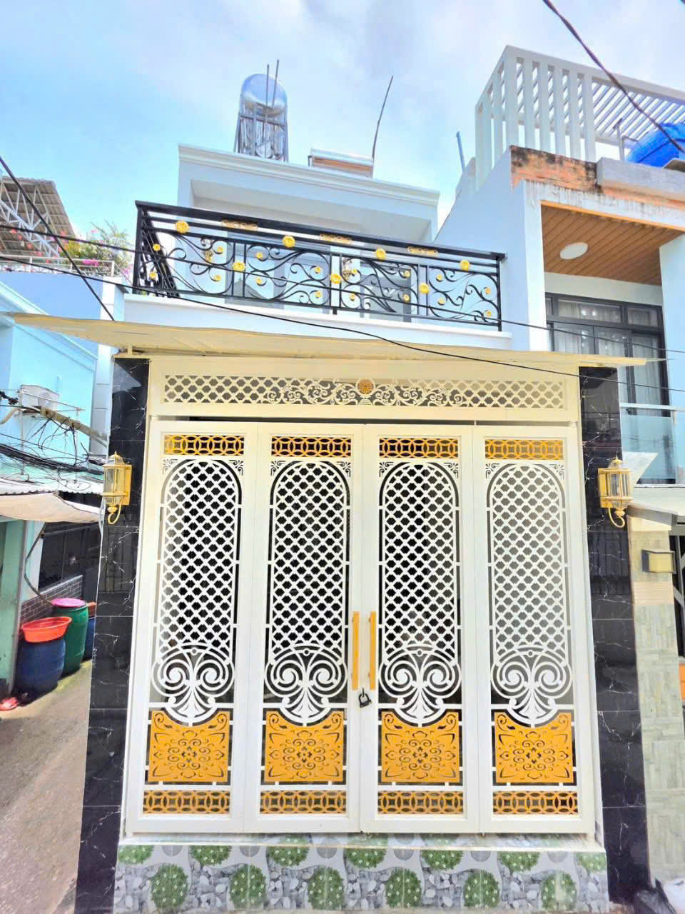 NHÀ ĐẸP – 1 LẦU – 4 tỷ 790 – XE HƠI TỚI NHÀ – KẾ QUẬN 7