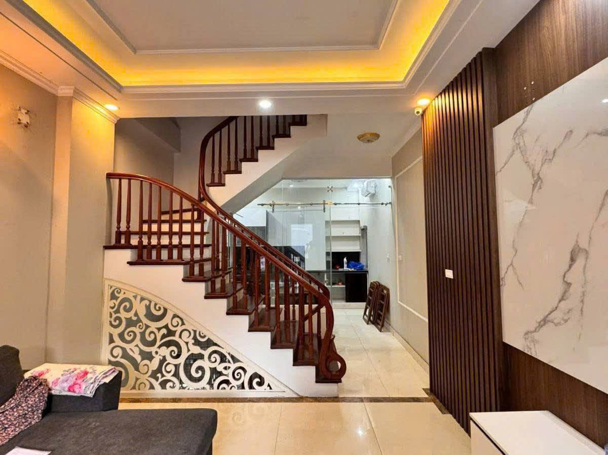 BÁN NHÀ NGUYỄN KHUYẾN 5 TẦNG,OTO,KINH DOANH