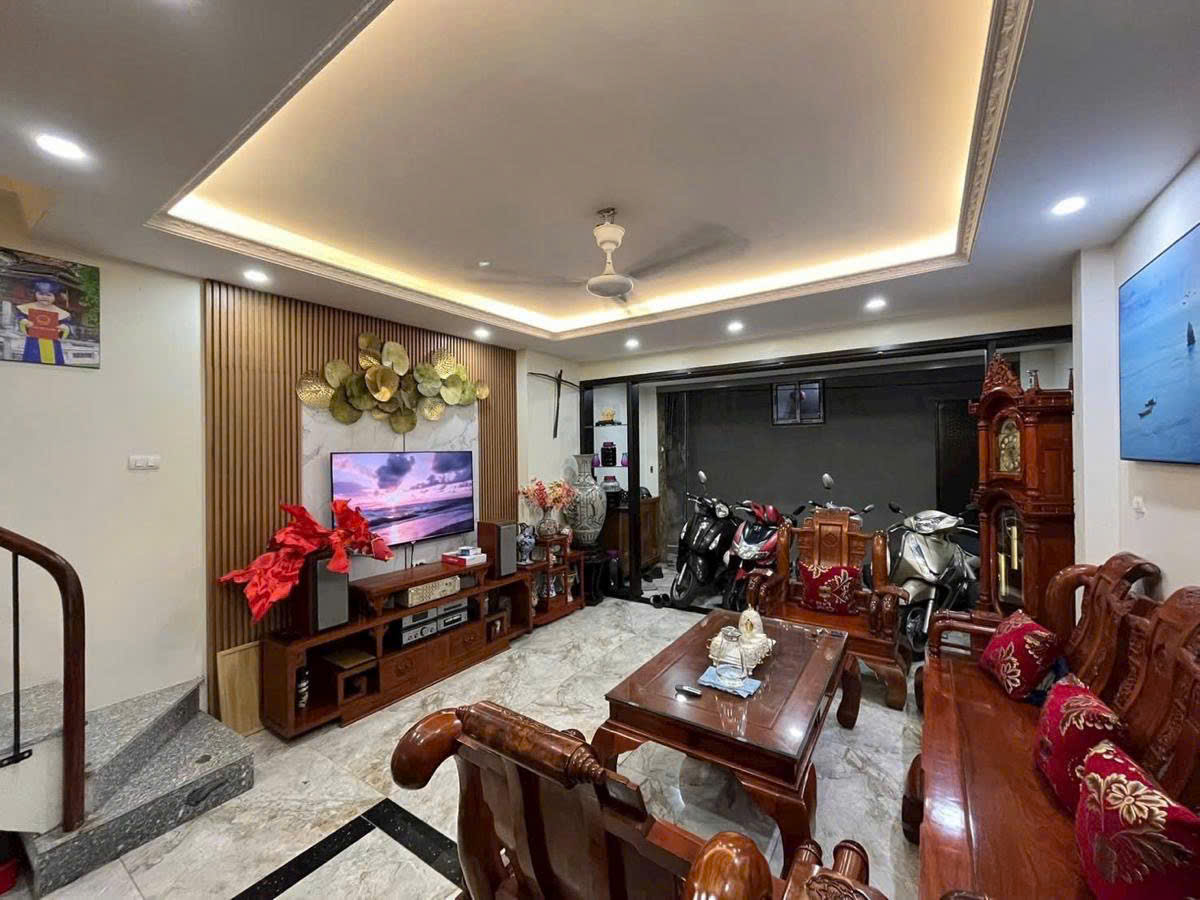 NHÀ MẶT PHỐ NGUYỄN PHÚC LAI 134M2 MẶT TIỀN 8.8M