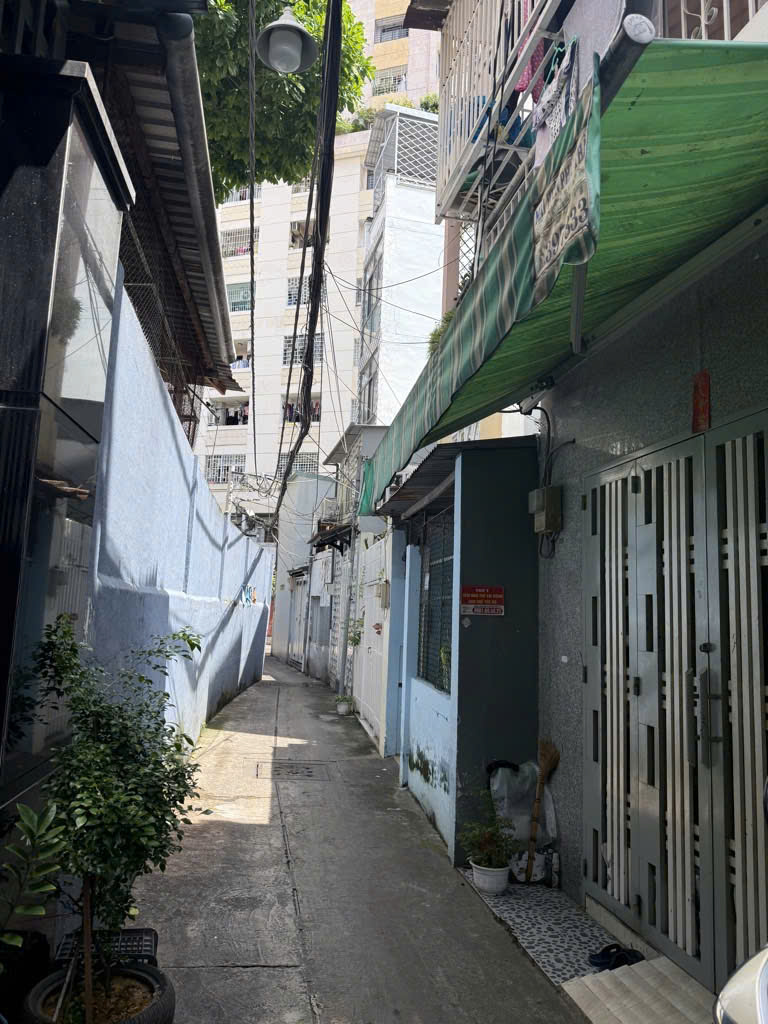 SÁT MẶT TIỀN KHÁNH HỘI Q4 NGANG 3.7 DÀI 10 NỞ 5.2 M 4T NHĨNH 6 TỎI