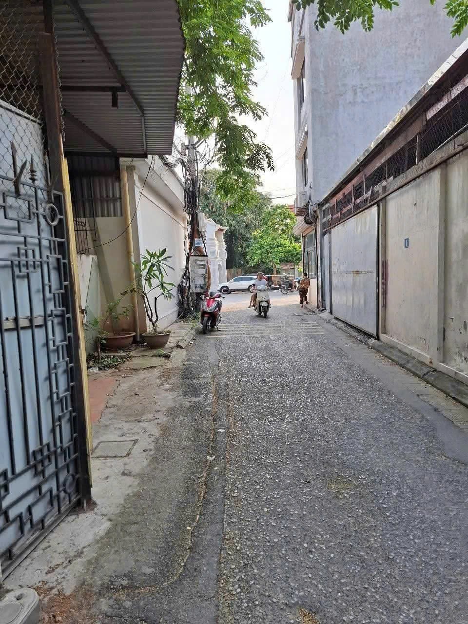 NHÀ ĐẸP - CẦN BÁN CĂN NHÀ 3 Tầng TẠI Phố Gia Thượng, Ngọc Thuỵ, Long Biên, Hà Nội