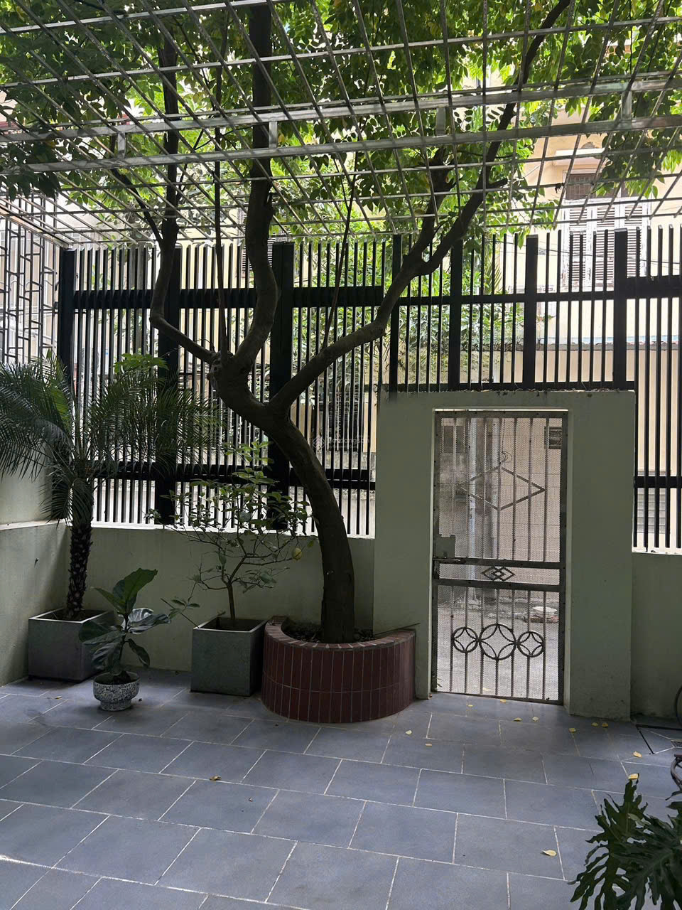 Bán nhà khu Hồ Tây – 100m – MT 7m – gần phố – chỉ 26 tỷ