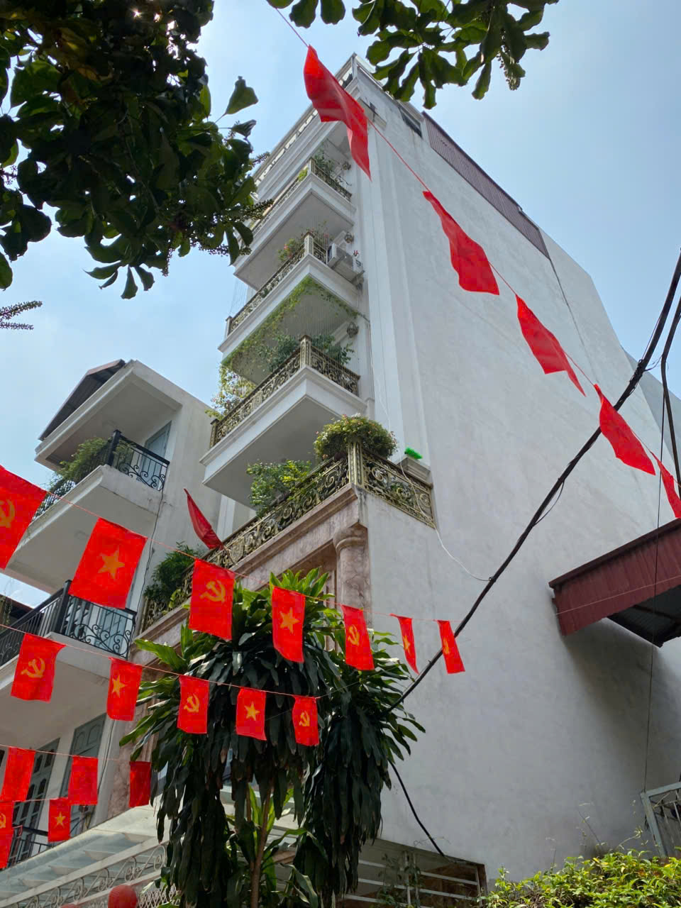 BÁN NHÀ TÂY HỒ - LẠC LONG QUÂN 65M X 6 TẦNG X 9.6 TỶ DÂN XÂY, LÔ GÓC, GẦN ÔTÔ. 0968669247