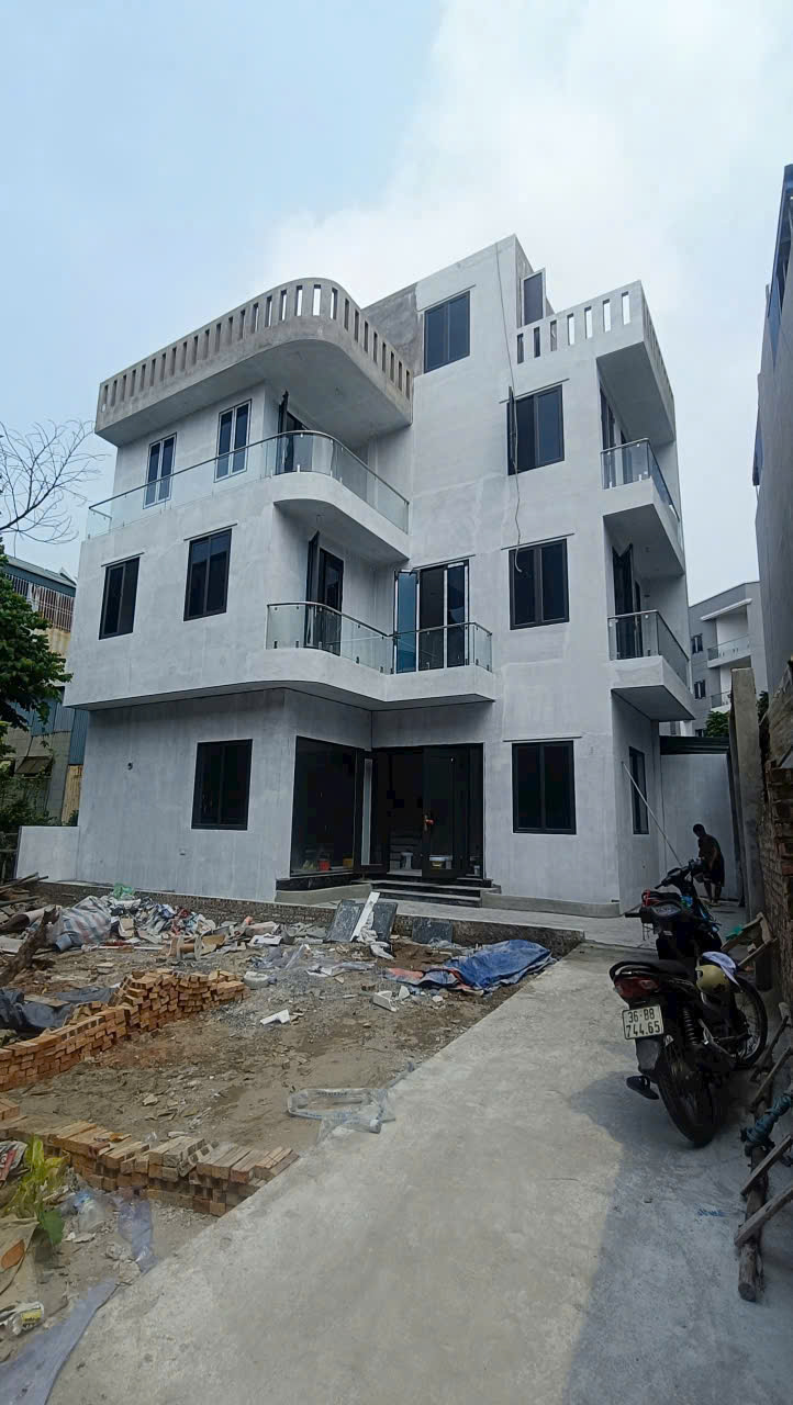 LONG BIÊN - BÁN BIỆT THỰ 4 TẦNG XÂY MỚI - FULL CÔNG NĂNG GIÁ NHỈNH 9 TỶ