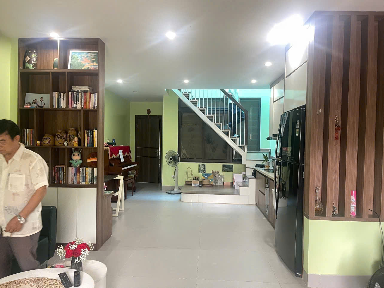 . Bán nhà 2 tầng mới xây thiết kế hiện đại trục chính Hàm Nghi P Đông Hương