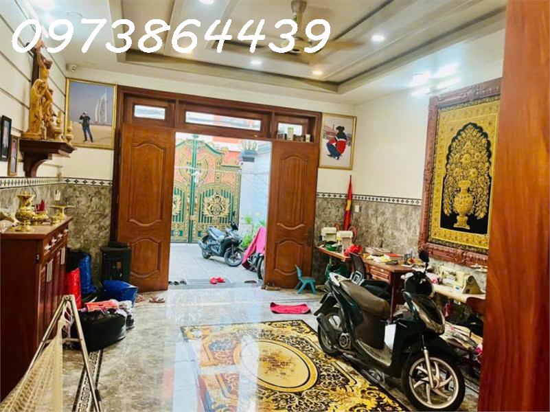 Chủ định cư nước ngoài nên cần bán gấp căn Biệt Thự Ngay giảm mạnh 2,6 tỷ giá mới 12,9 Tỷ BIỆT THỰ ĐẸP -