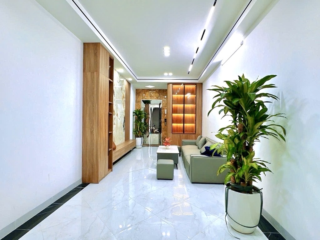 XUÂN THỦY 35M GIÁ 11,9 TỶ,20M Ô TÔ TRÁNH,NGÕ THÔNG,THANG MÁY,FULL NỘI THẤT