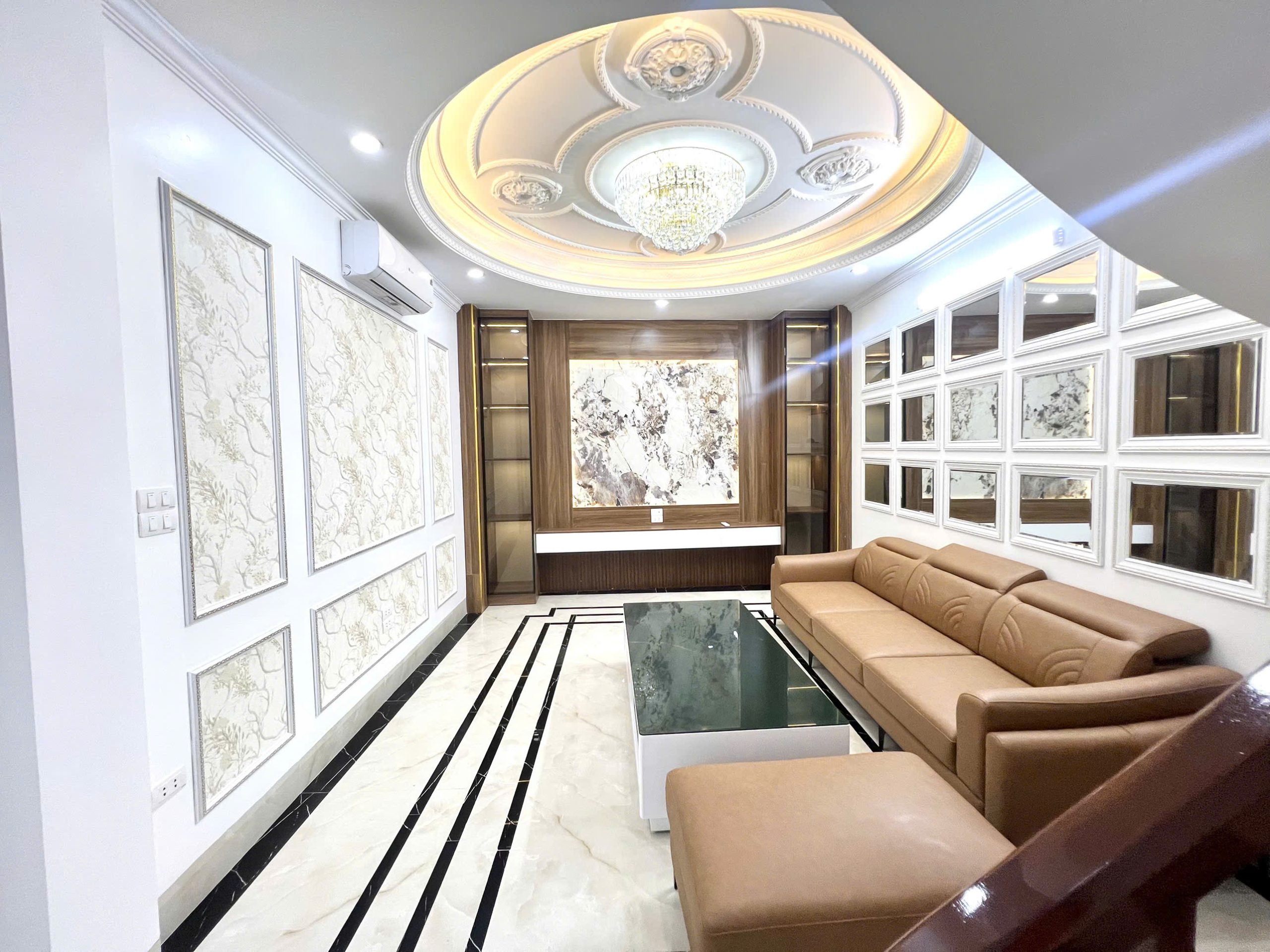 Bán nhà Đội Cấn – 7 tầng thang máy – ô tô vào nhà – 48m chỉ 13.5 tỷ