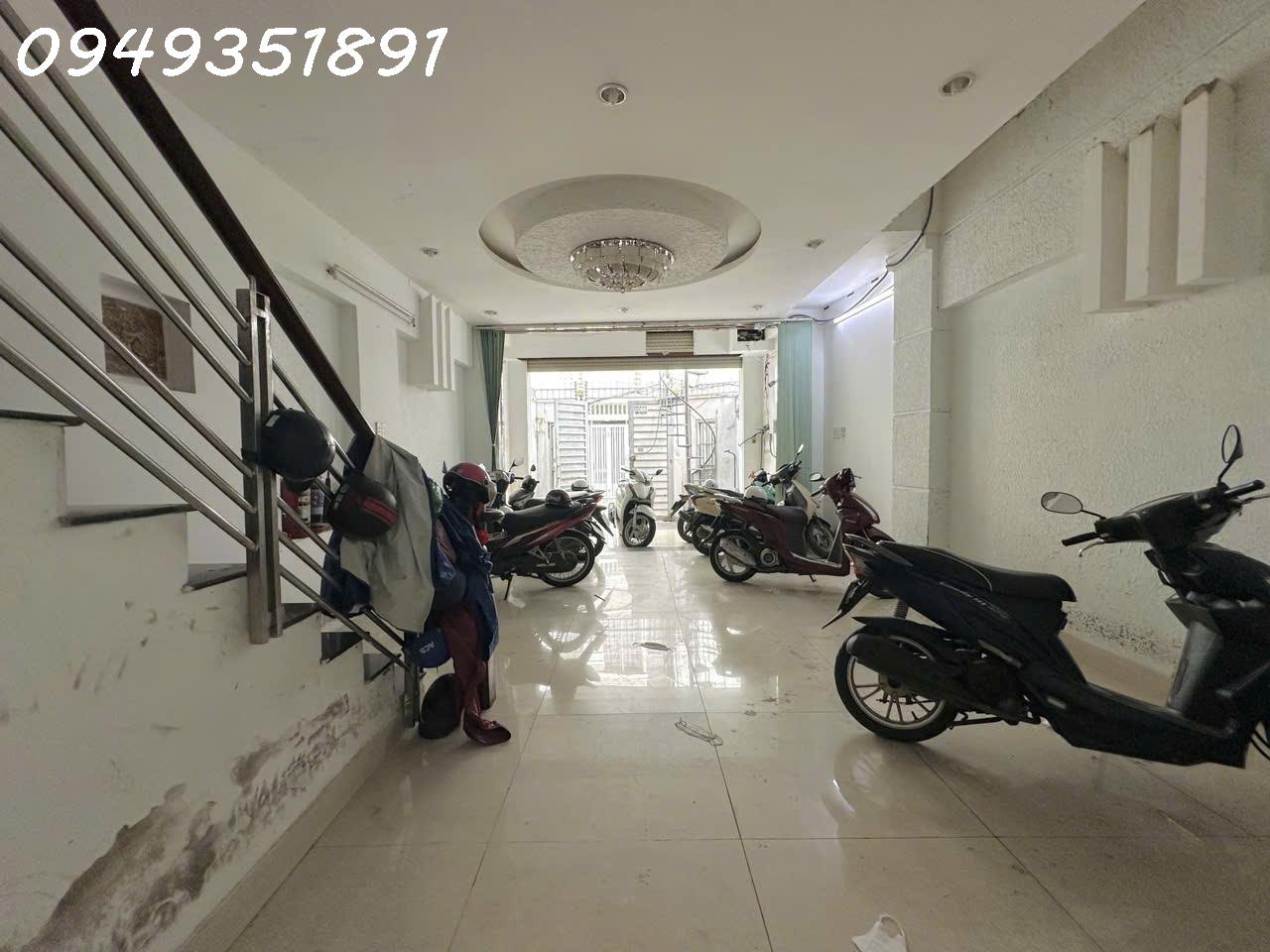 NHÀ CHDV - 12 PHÒNG - 2 MẶT THOÁNG - HẺM Ô TÔ NƠ TRANG LONG P7 BÌNH THẠNH