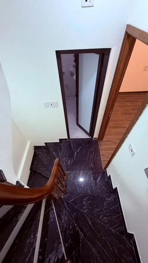 Bán nhà tổ 6 Yên Nghĩa 36 m2 x 5 Tầng Ô TÔ đỗ cửa – Nhà đẹp ở ngay – Gía 5.24 tỷ