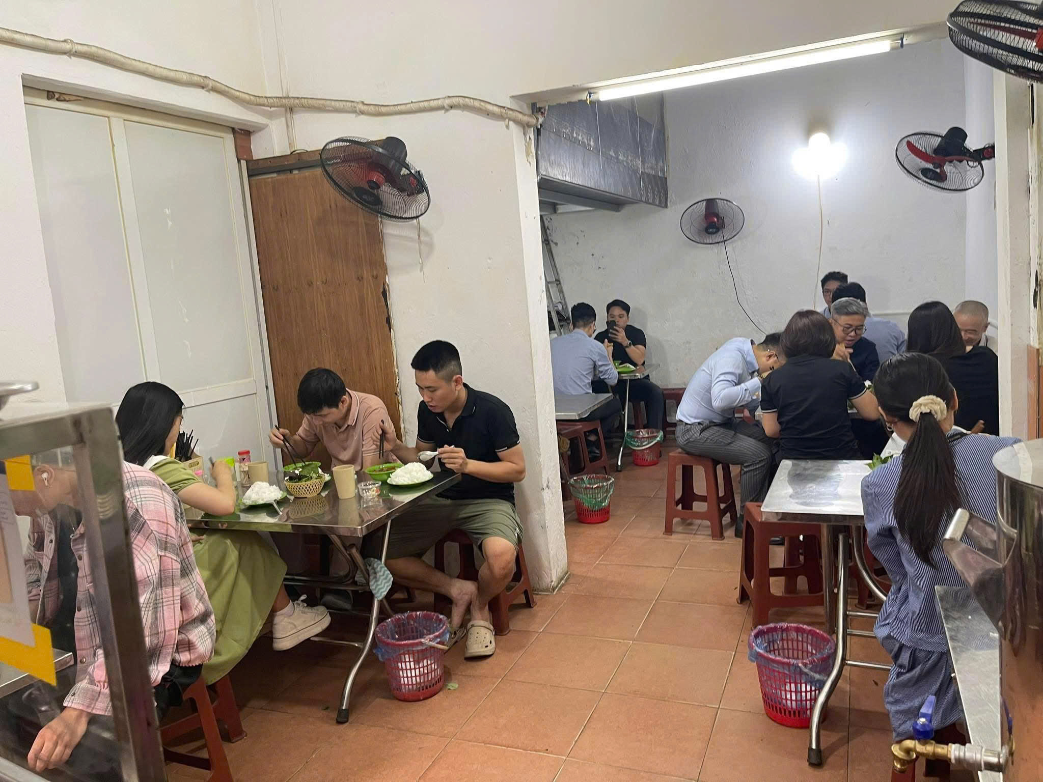CHÍNH CHỦ CẦN SANG NHƯỢNG GẤP QUÁN ĂN - Q. CẦU GIẤY, HÀ NỘI