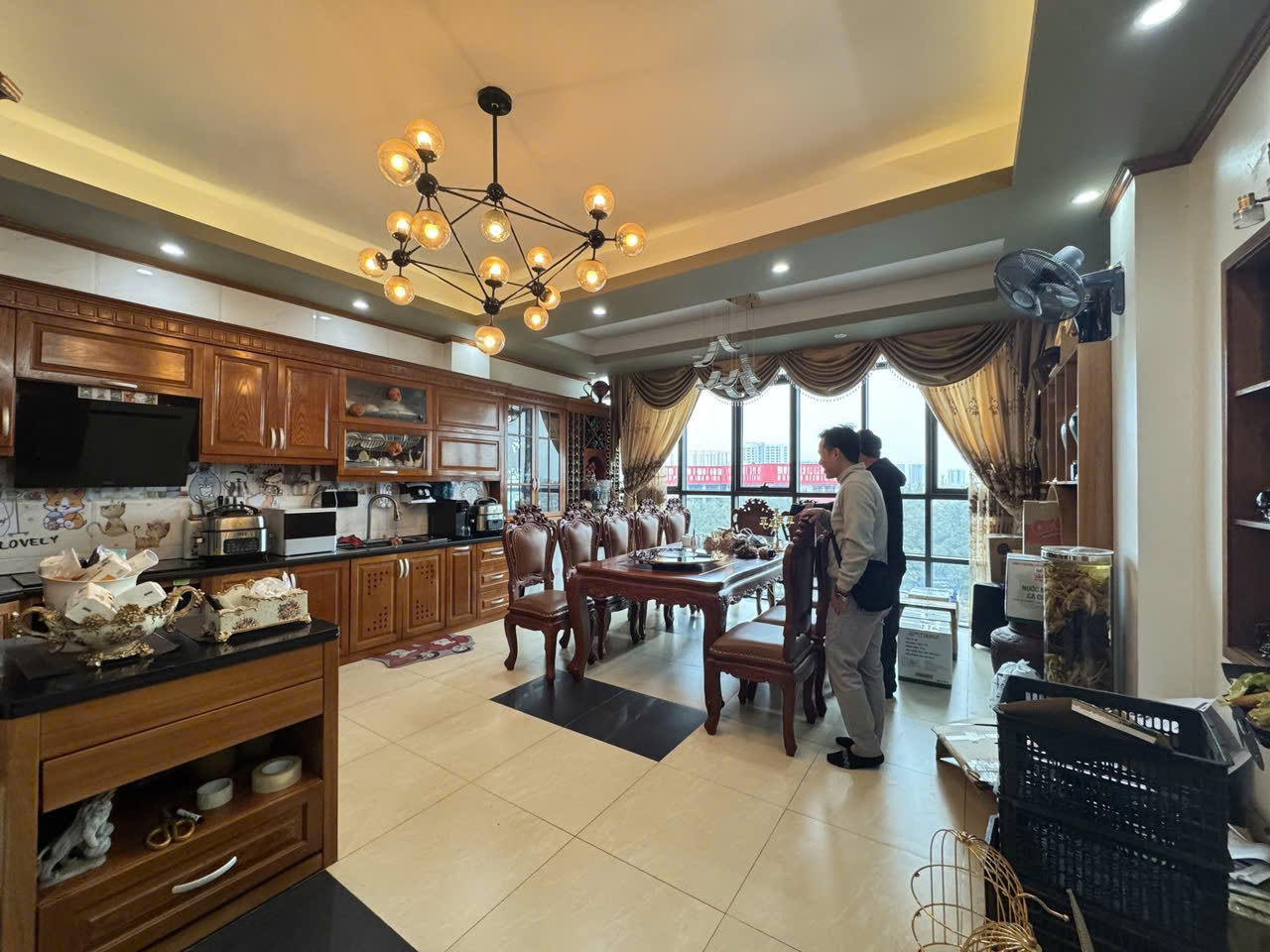 BÁN TOÀ NHÀ VĂN PHÒNG 2 MẶT PHỐ VIP – VIEW HỒ – HẦM ĐỂ XE – VỈA HÈ RỘNG – DOANH THU KHỦNG Nguyễn Sơn, Long Biên –