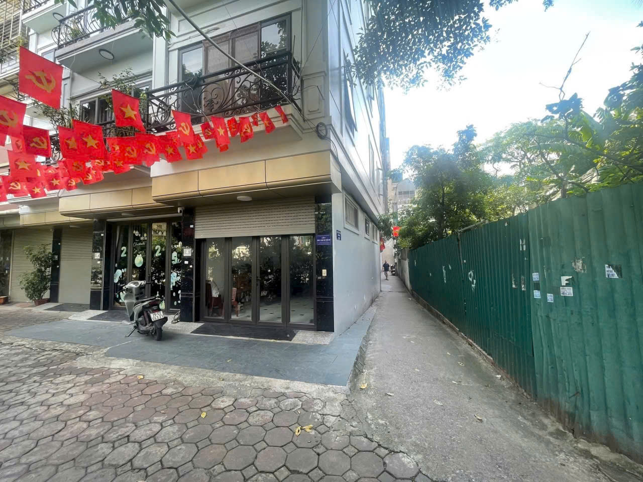 MẢNH ĐẤT ĐẸP MẶT TIỀN RỘNG - LÔ GÓC VIEW HỒ GIÁ ĐẦU TƯ - PHÂN LÔ XÂY CCMN SIÊU ĐẸP. Em NẰM NGAY TRÊN PHỐ NGUYỄN
