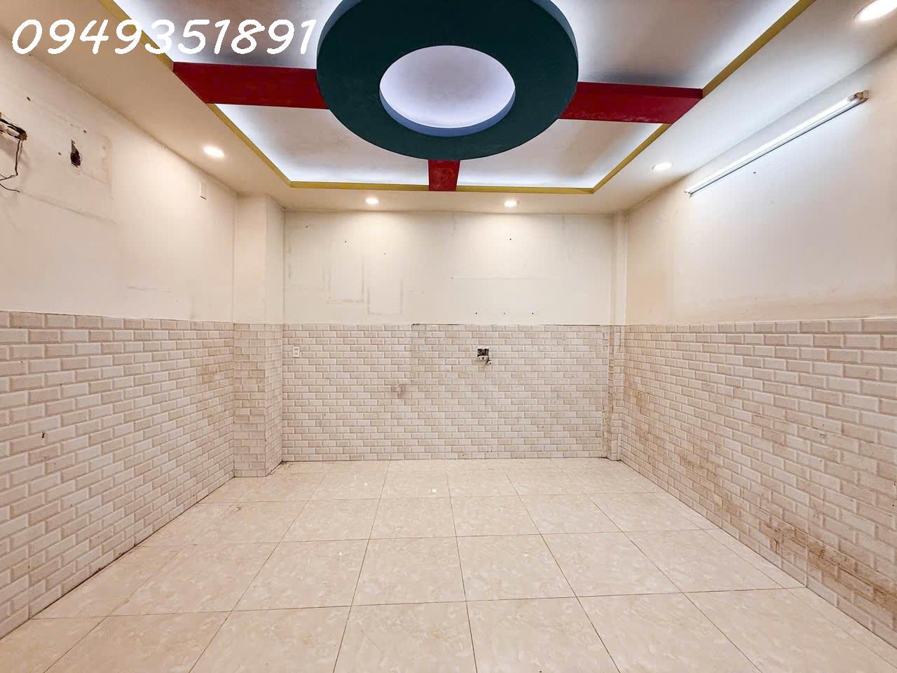 ĐỐI DIỆN ĐẠI HỌC NGOẠI THƯƠNG - D5 P25 BÌNH THẠNH