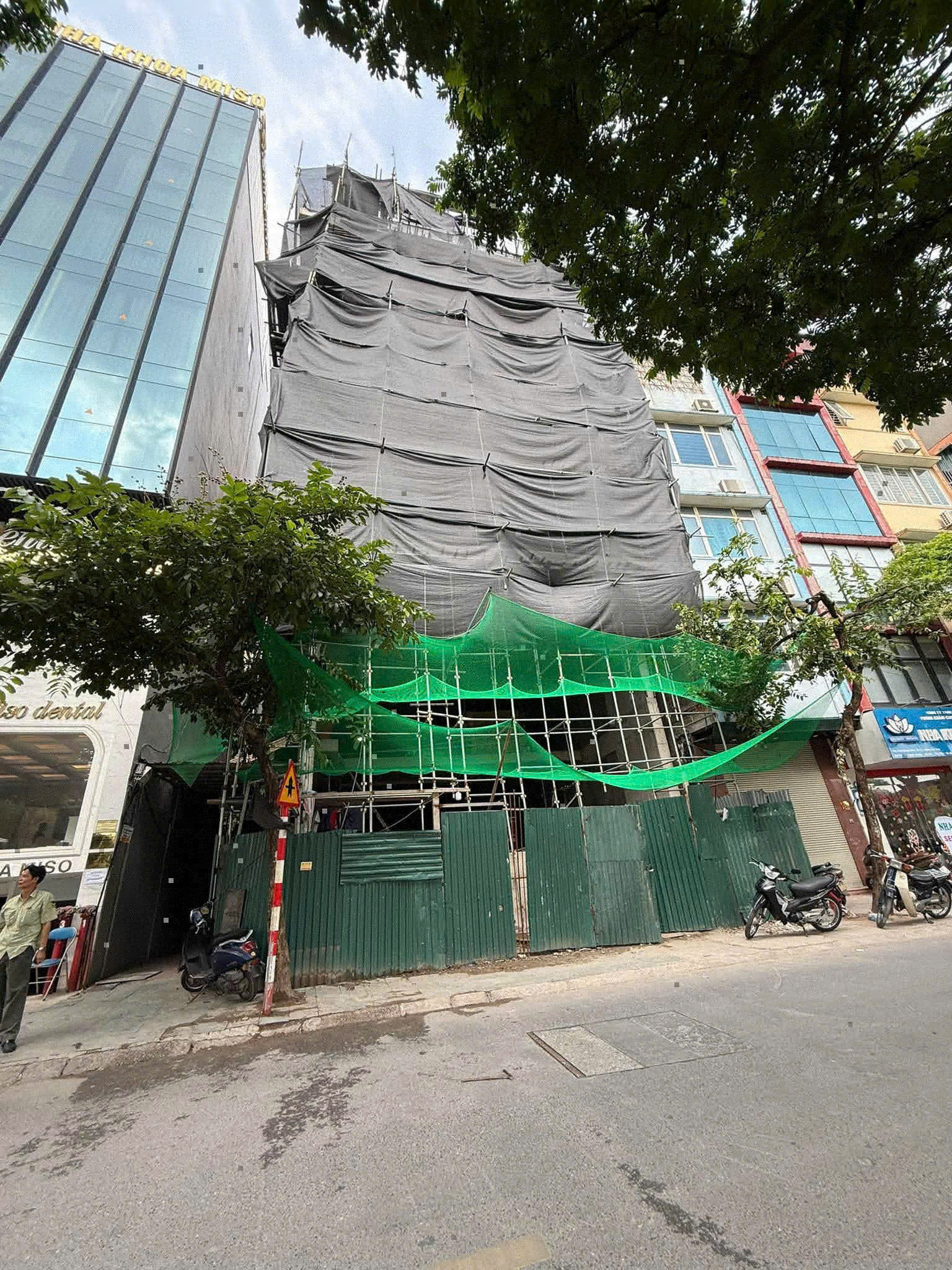 CĂN VIP DUY NHẤT MẶT PHỐ NGUYỄN KHANG VIEW SÔNG NẰM NGAY TRUNG TÂM QUẬN CẦU GIẤY TOÀ VĂN PHÒNG - LÔ GÓC- THANG MÁY -