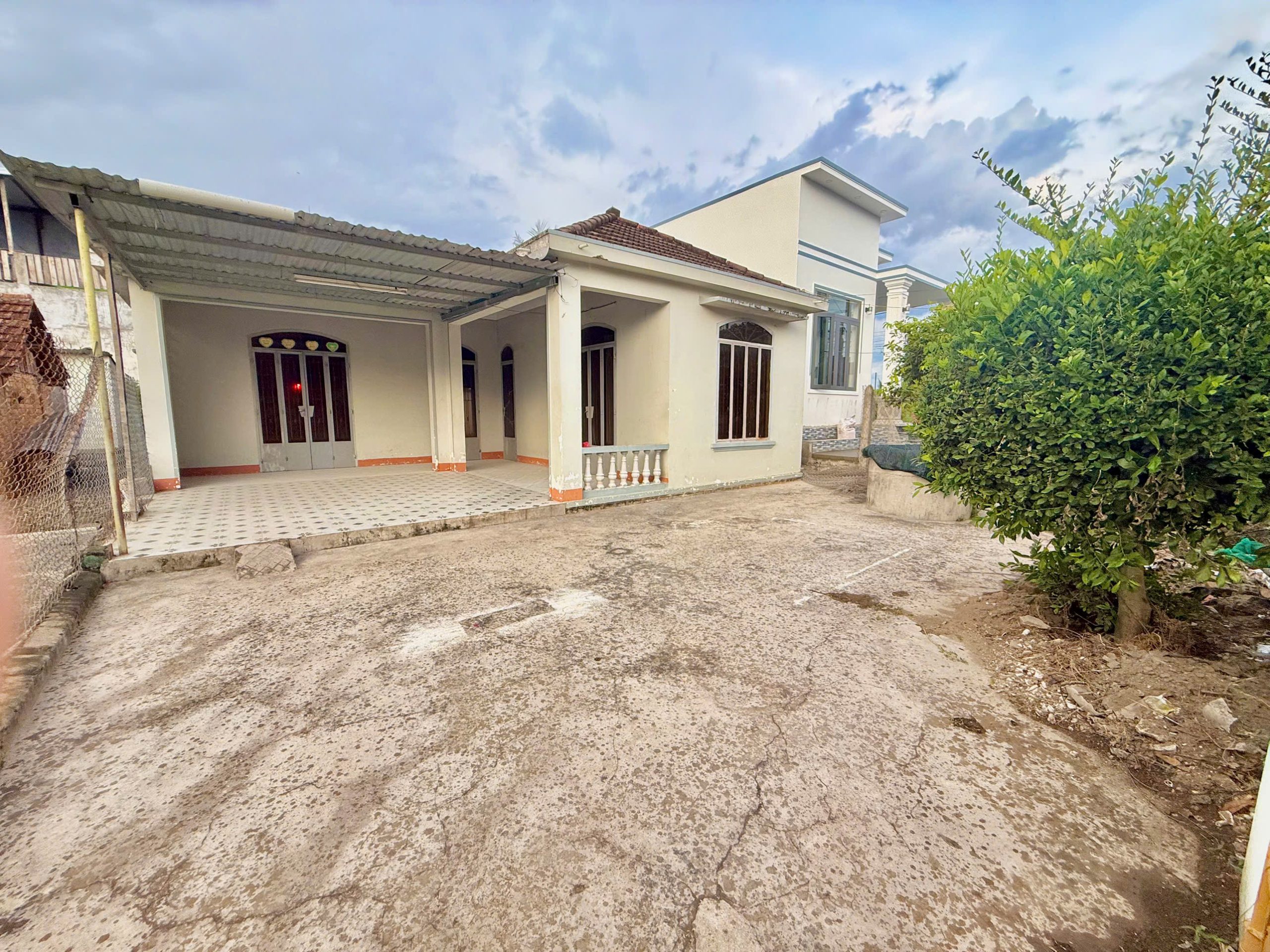 Bán lô đất đẹp Diên Sơn ngang 10m Diện tích : 220m2 Giá : 1ty9 lh e