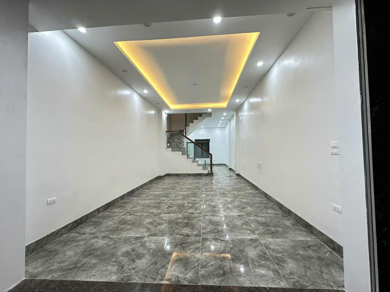 CHO THUÊ NHÀ 4 TẦNG NGÕ 1160 ĐƯỜNG LÁNG – ĐỐNG ĐA, HÀ NỘI