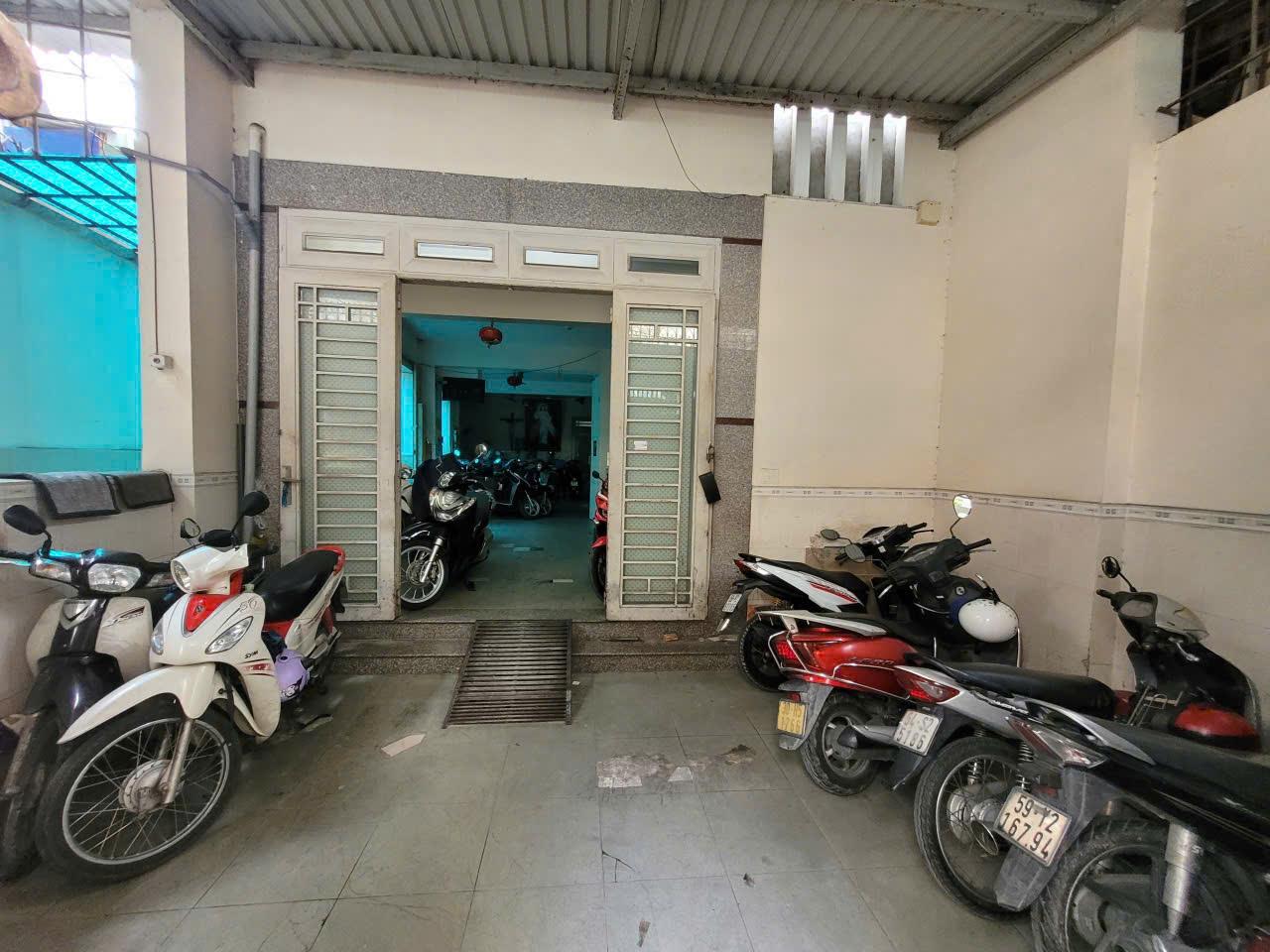 Cho thuê hòng rộng 25m2 đường Bành Văn Trân , q10
