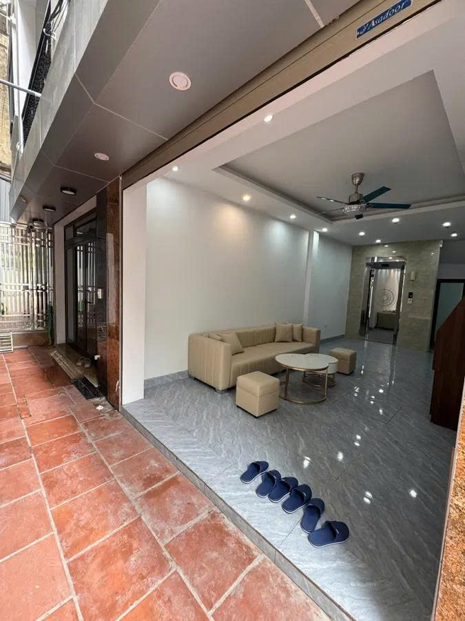 Bán nhà Văn Phú Hà Đông - DT 35M X 5 TẦNG - Có thang máy - Ra ô tô chỉ 3 bước chân