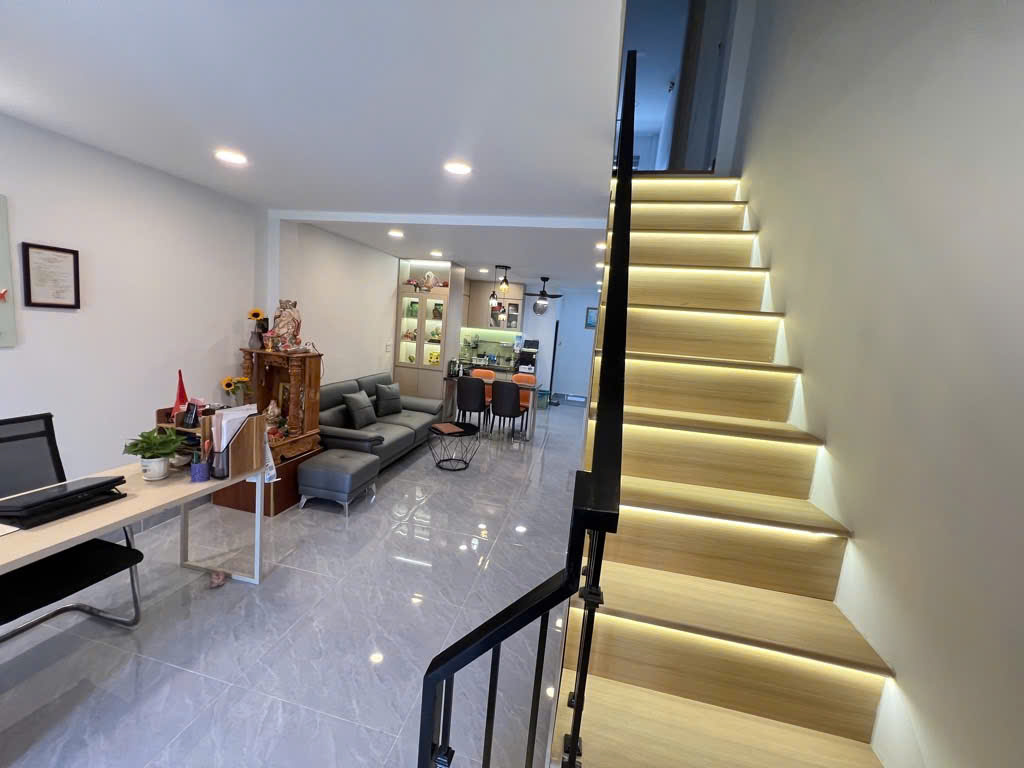 NHÀ MỚI FULL NỘI THẤT CAO CẤP - ĐƯỜNG Ô TÔ TRÁNH NHAU - HOÀN CÔNG ĐỦ