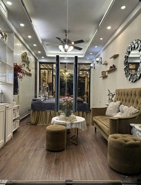 SANG NHƯỢNG CỬA HÀNG NAIL & SPA LỘNG LẪY GIỮA LÒNG HÀ NỘI