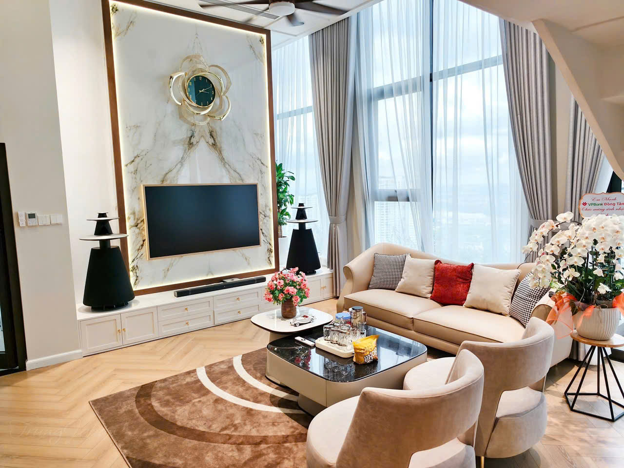 Chạm tay vào đẳng cấp sống” – Siêu phẩm phân lô vỉa hè Văn Quán, – ô tô tránh – chỉ 10,5 tỷ!