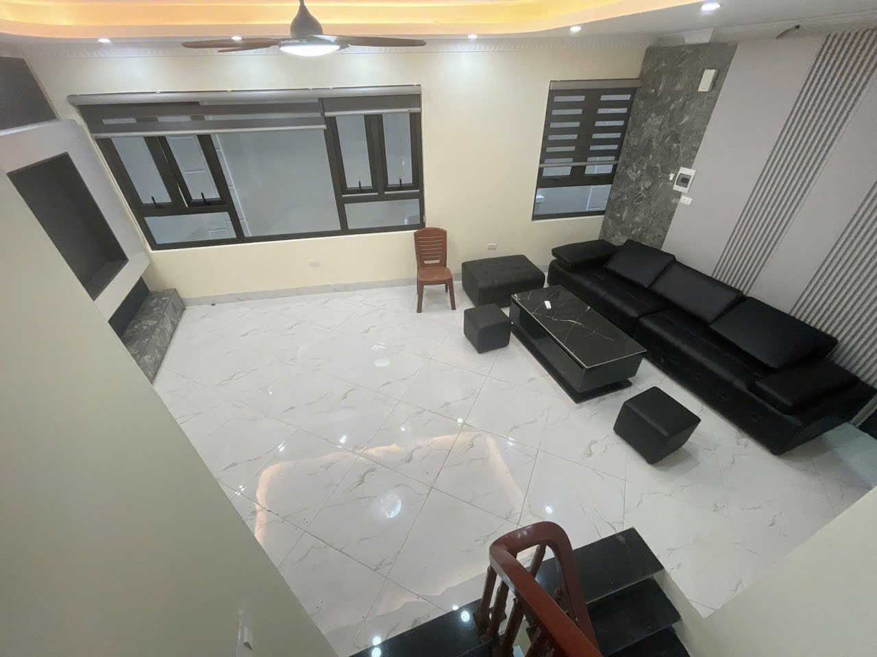 CHÍNH CHỦ BÁN NHÀ LÔ GÓC – THANG MÁY – OTO 7 CHỖ VÀO NHÀ