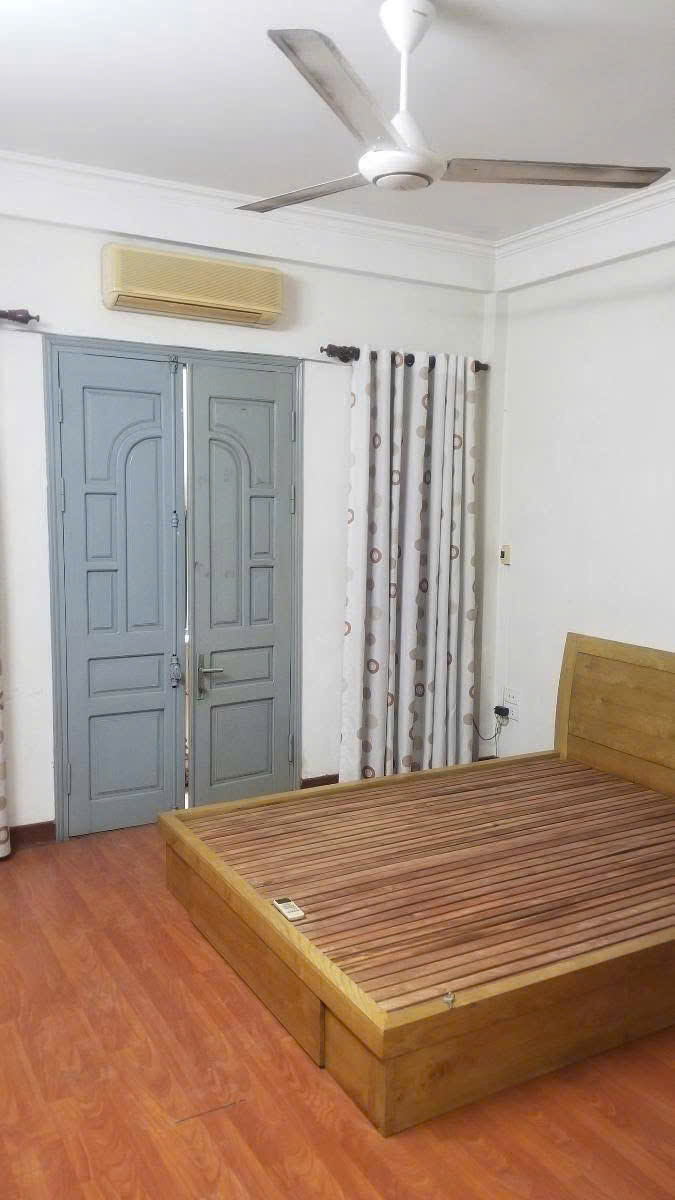 CẦU GIẤY - GẦN HỒ QUẬN UỶ - NGÕ THẲNG GẦN Ô TÔ 35m2 5 tầng mt 4.4m Giá 8.2 tỷ