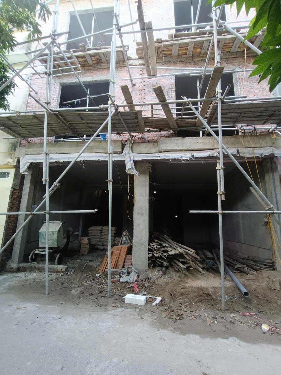 NHÀ ĐẸP XÂY MỚI, 5 TẦNG - THANG MÁY - LONG BIÊN 8.2 TỶ