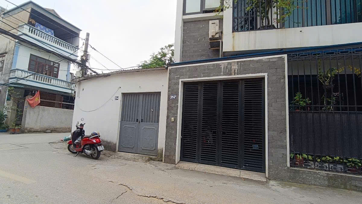 LÔ GÓC - MẶT PHỐ - MẶT TIỀN KHỦNG NGỌC THỤY LONG BIÊN CHỈ NHỈNH 6 TỶ