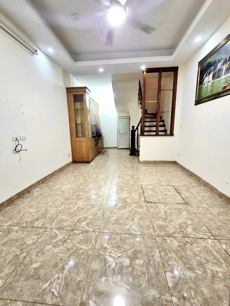 CẦU GIẤY DT 35M-7,9 TỶ,GẦN PHỐ,GẦN HỒ,NGÕ THÔNG,NHÀ DÂN XÂY ĐẸP,SỔ ĐỎ HOA HẬU