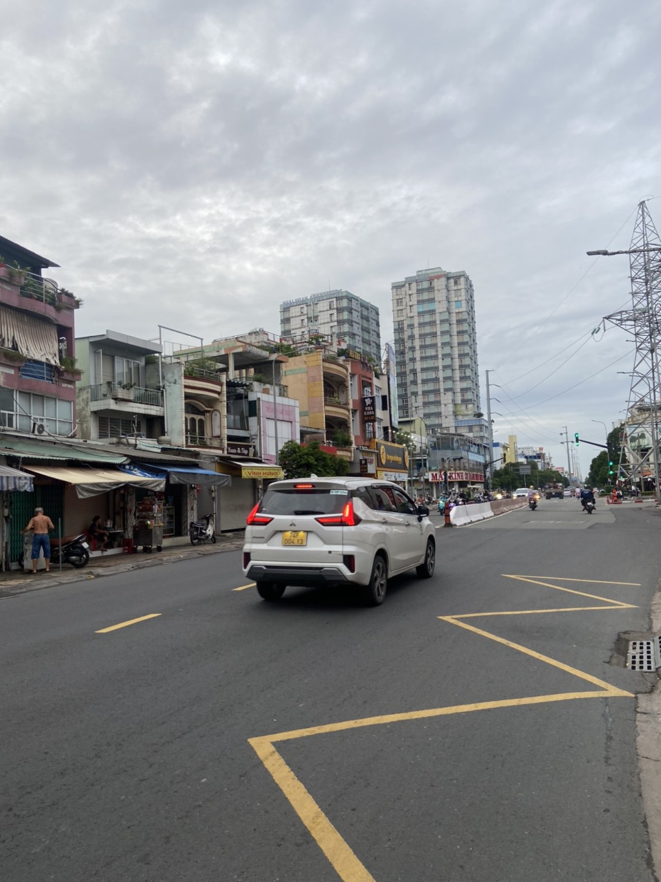 Nhà Hẻm Xe Hơi ngay Lạc Long Quân, thông Trần Văn Hoàng, 52m2, dài 18m, Giá 5xx tỷ.