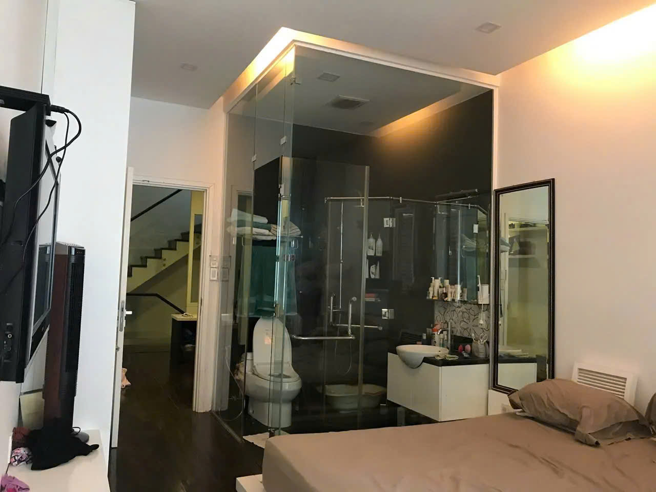 gấp bán nhà khu phố nhật đường lê thánh tôn quận 1