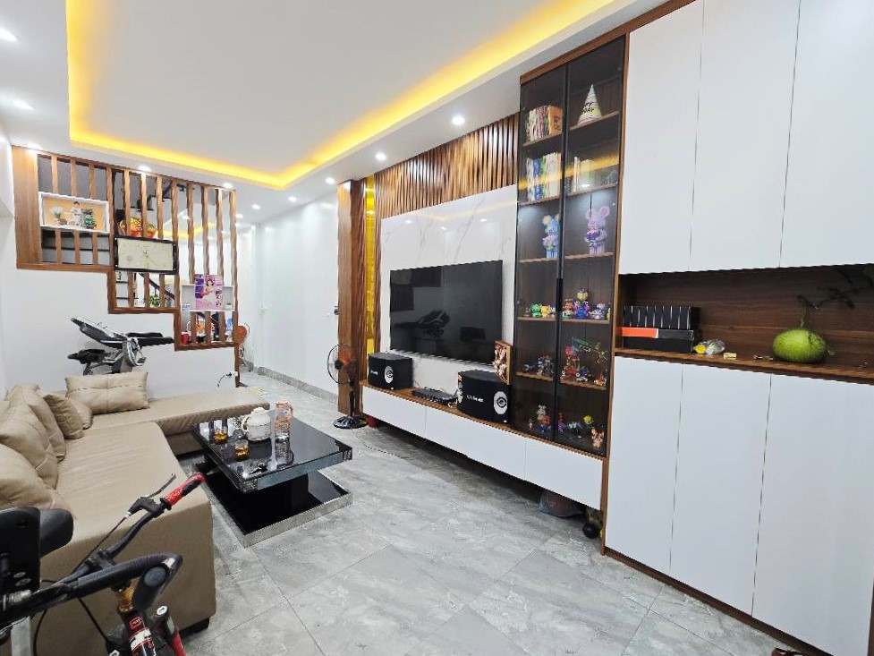 Bán nhà Vũ Hữu, Thanh Xuân, Ô tô, gần phố, 42m2, 8.5 tỷ(ctL)