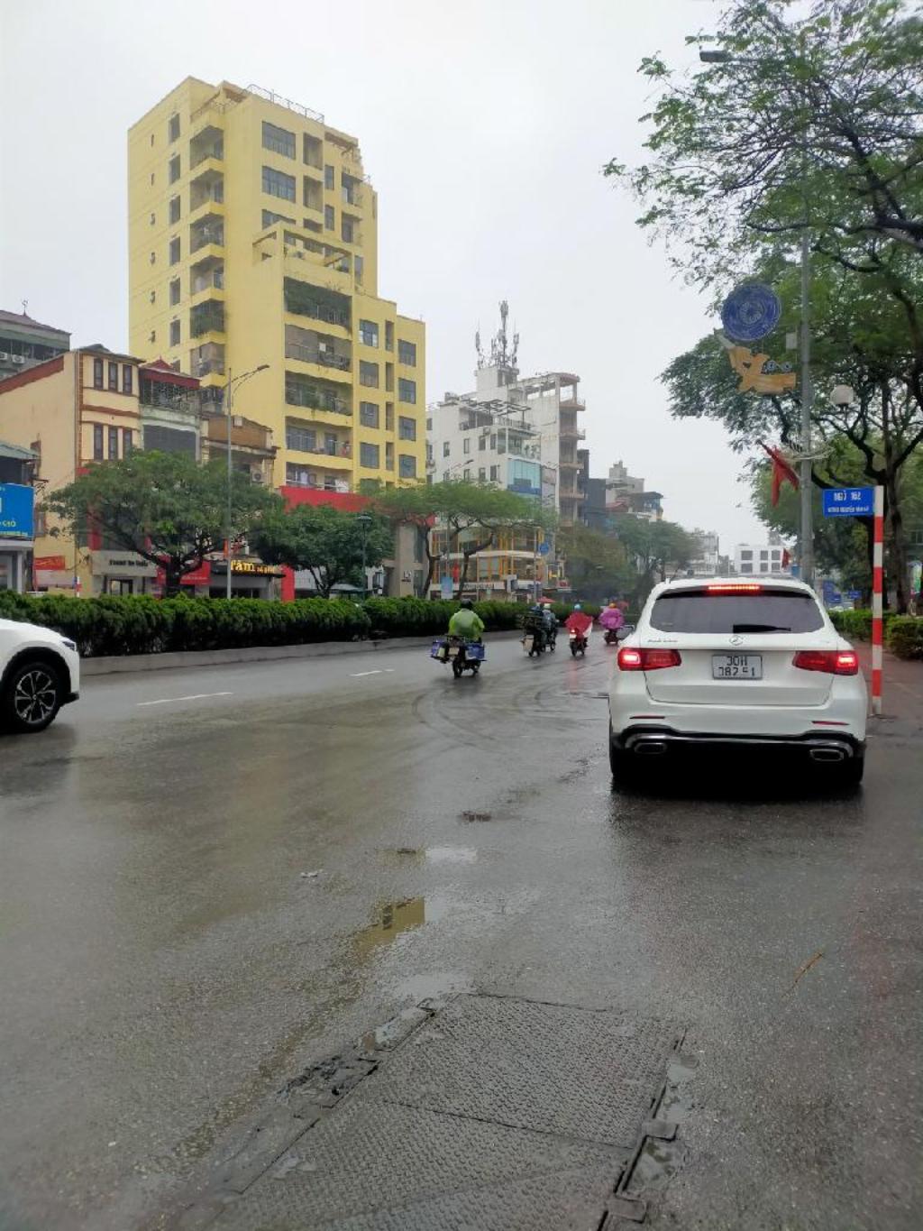 Bán nhà ngõ 158 Nguyễn Văn Cừ, 60m x 4T dân xây, cách oto tránh 10m giá hơn 11 tỷ còn tl. LH 0936123469