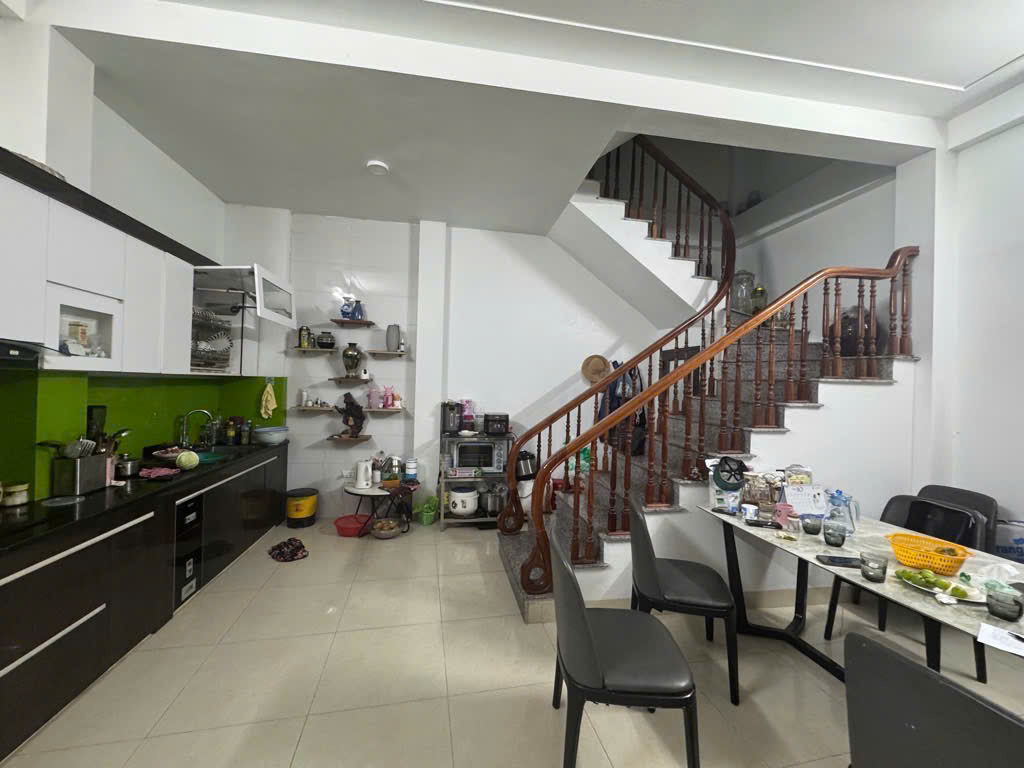 NHÀ ĐẸP CHÍNH CHỦ - GIÁ TỐT - Vị Trí Đẹp Tại Phố Gia Quất - Bồ Đề - Long Biên