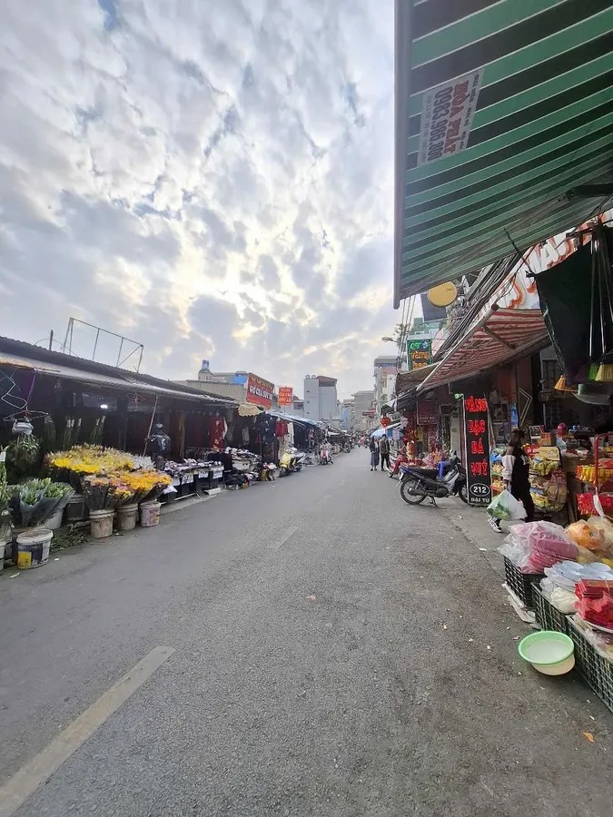 ...DUY NHẤT! LÔ GÓC MP, MT CHỢ ĐẠI TỪ 70M2, 3T VIEW HỒ, KD SẦM UẤT NGÀY ĐÊM, 32.9 TỶ!