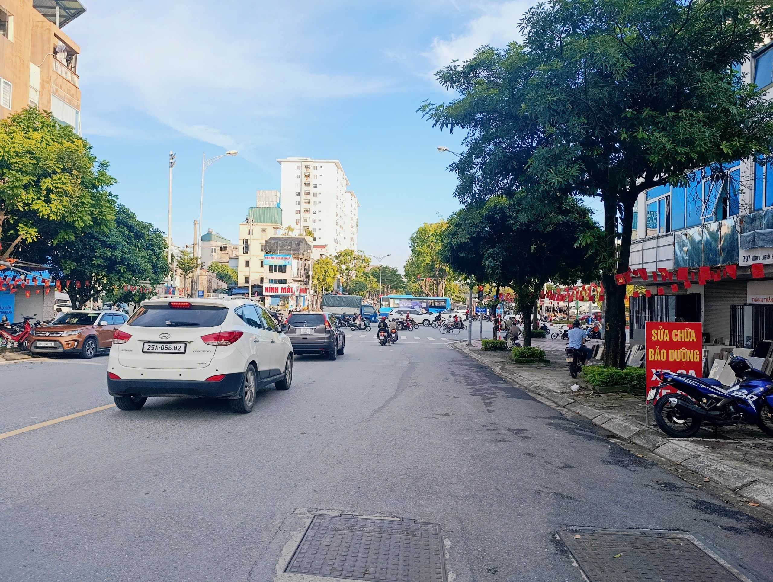 Bán rẻ 65 m2 đất lô góc đẹp full thổ cư, ô tô vào đất, phố Ngô Gia Tự, Việt Hưng - 5,6 tỷ