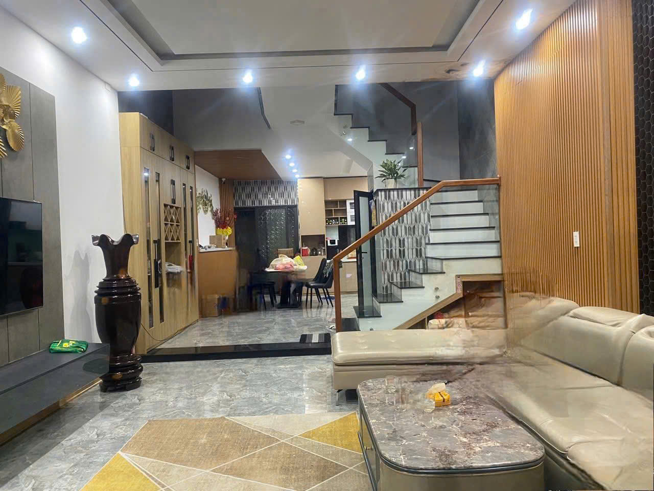 Bán nhà 3 tầng đường Phùng Chí Kiên - Sát Kinh Dương Vương