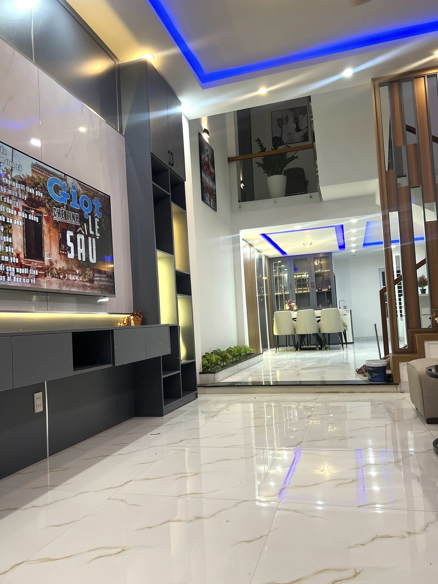 Bán nhà 3 tầng Full nội thất- đường Vũ Quỳnh - SÁT BIỂN