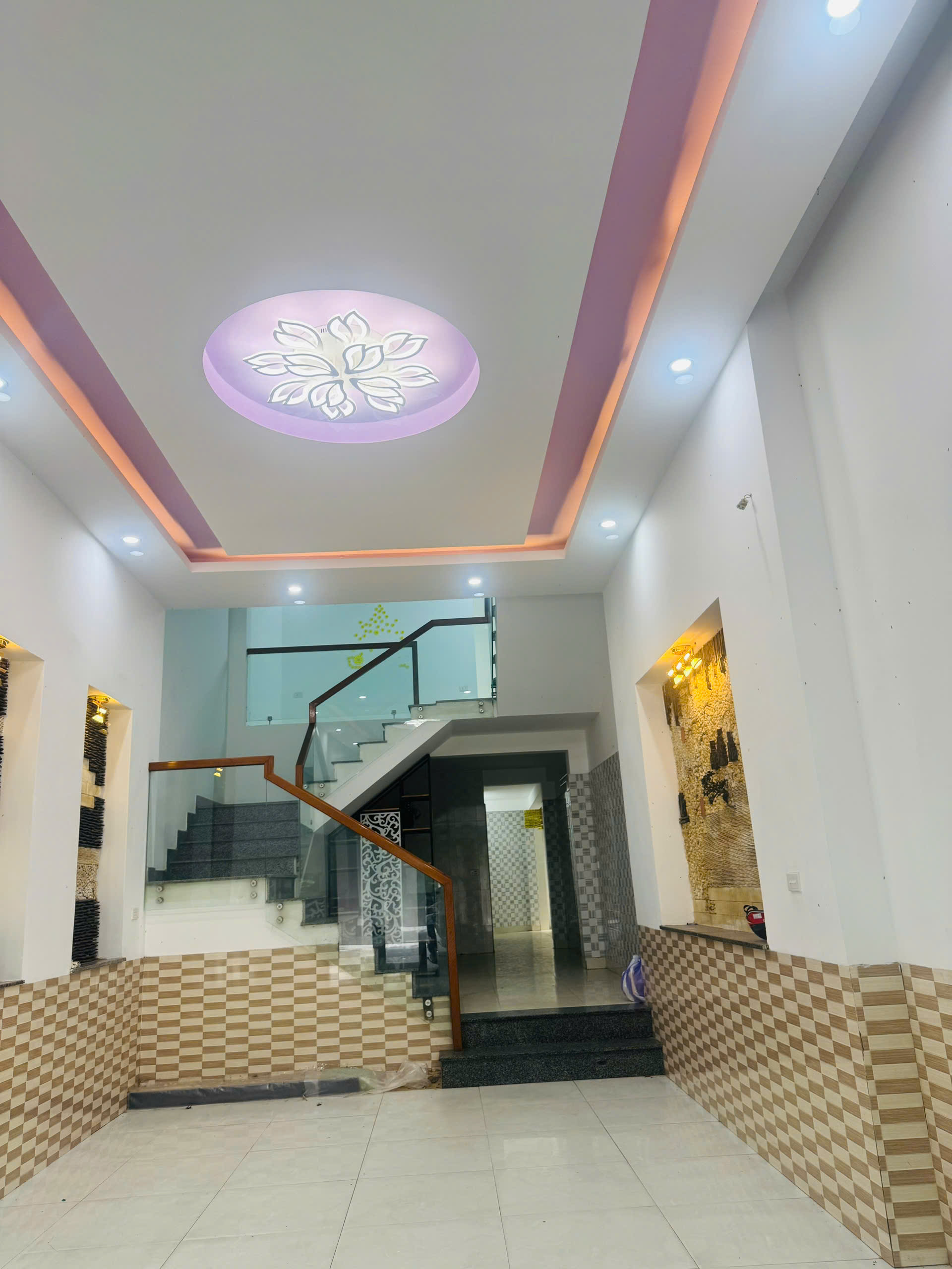 Bán nhà 2 tầng đường Huỳnh Ngọc Huệ - Trục đường kinh doanh