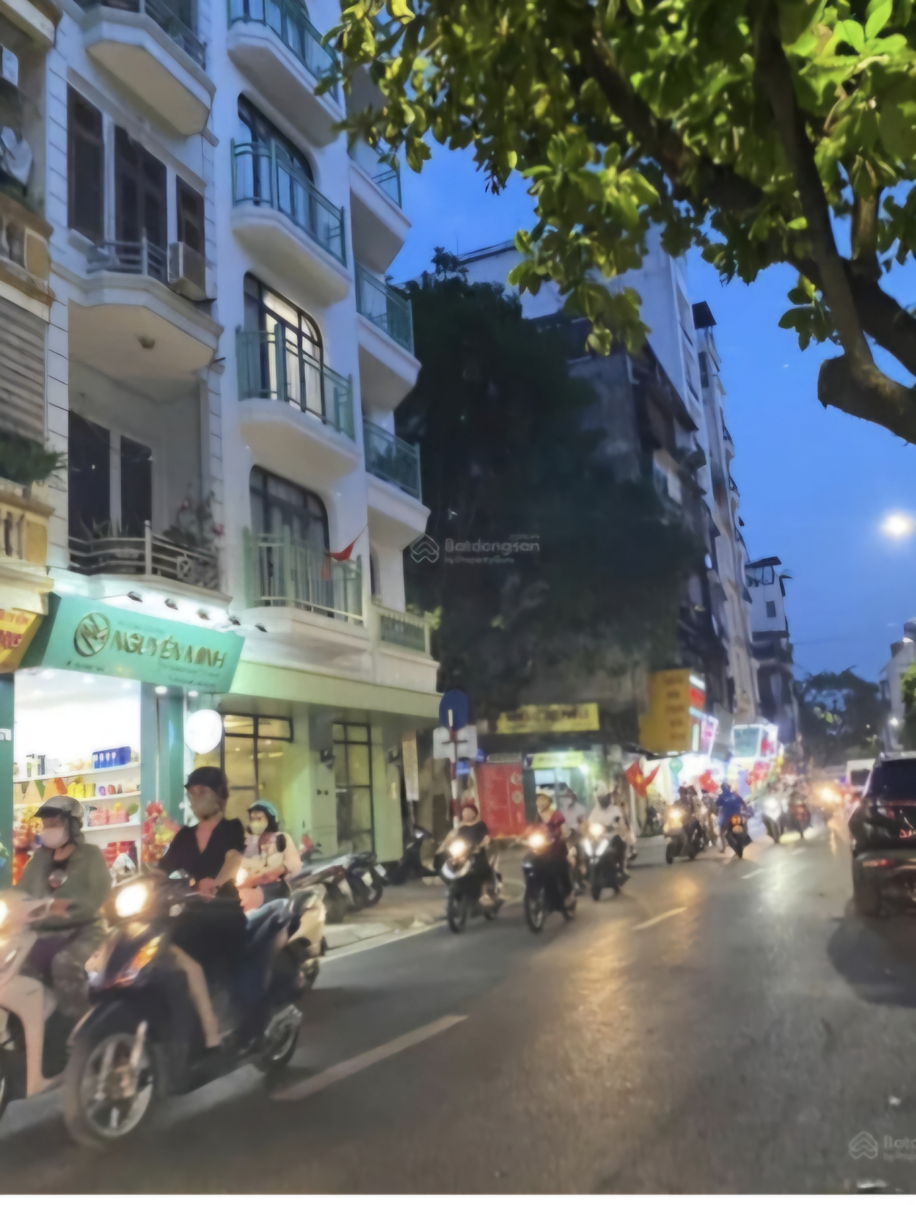 Nhà mặt phố Lê Thánh Tông, khu vực rất hiếm nhà bán, dòng tiền lớn.