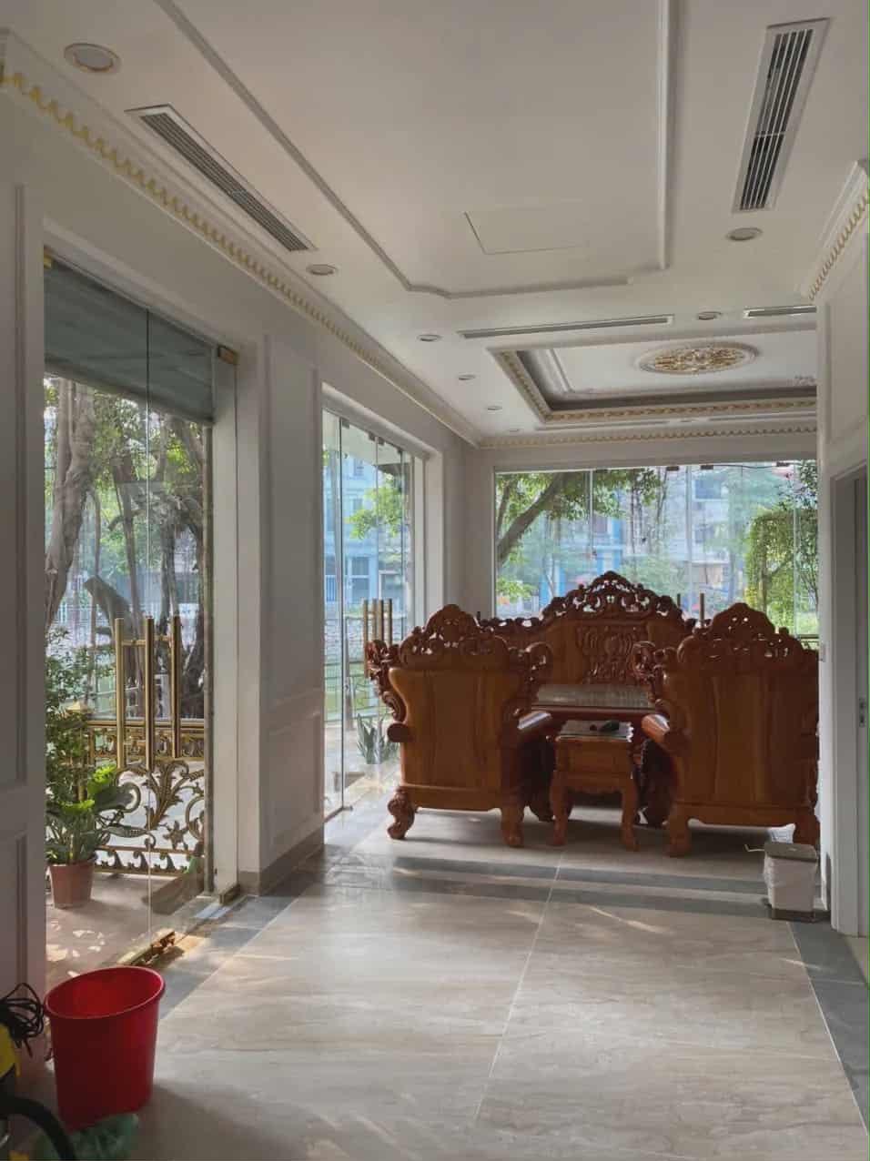 Bán nhà phố Hoàng Ngân, Quan Nhân , Lô góc, View hồ Ô tô tránh , Mt 8m , Dt 180m, 42 tỷ.