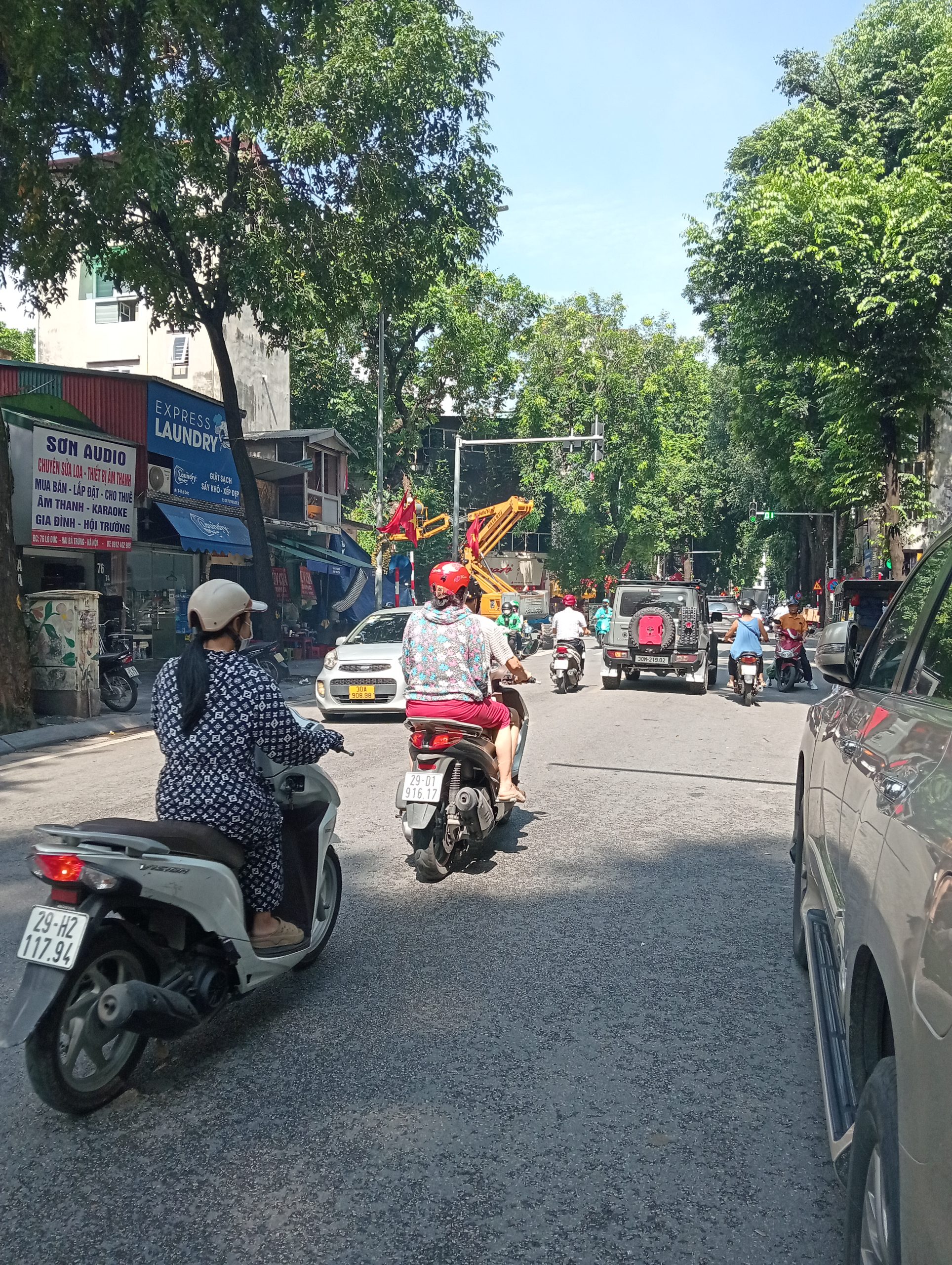 Bán Nhà Mặt Phố Đồng Nhân Quận HBT Hà Nội DT 30m 4 Tầng Giá 16,6 Tỷ Nhà mặt phố Kinh Doanh sầm uất, gần chợ Giời , gần Hồ Hai Bà, gần trường học các cấp.