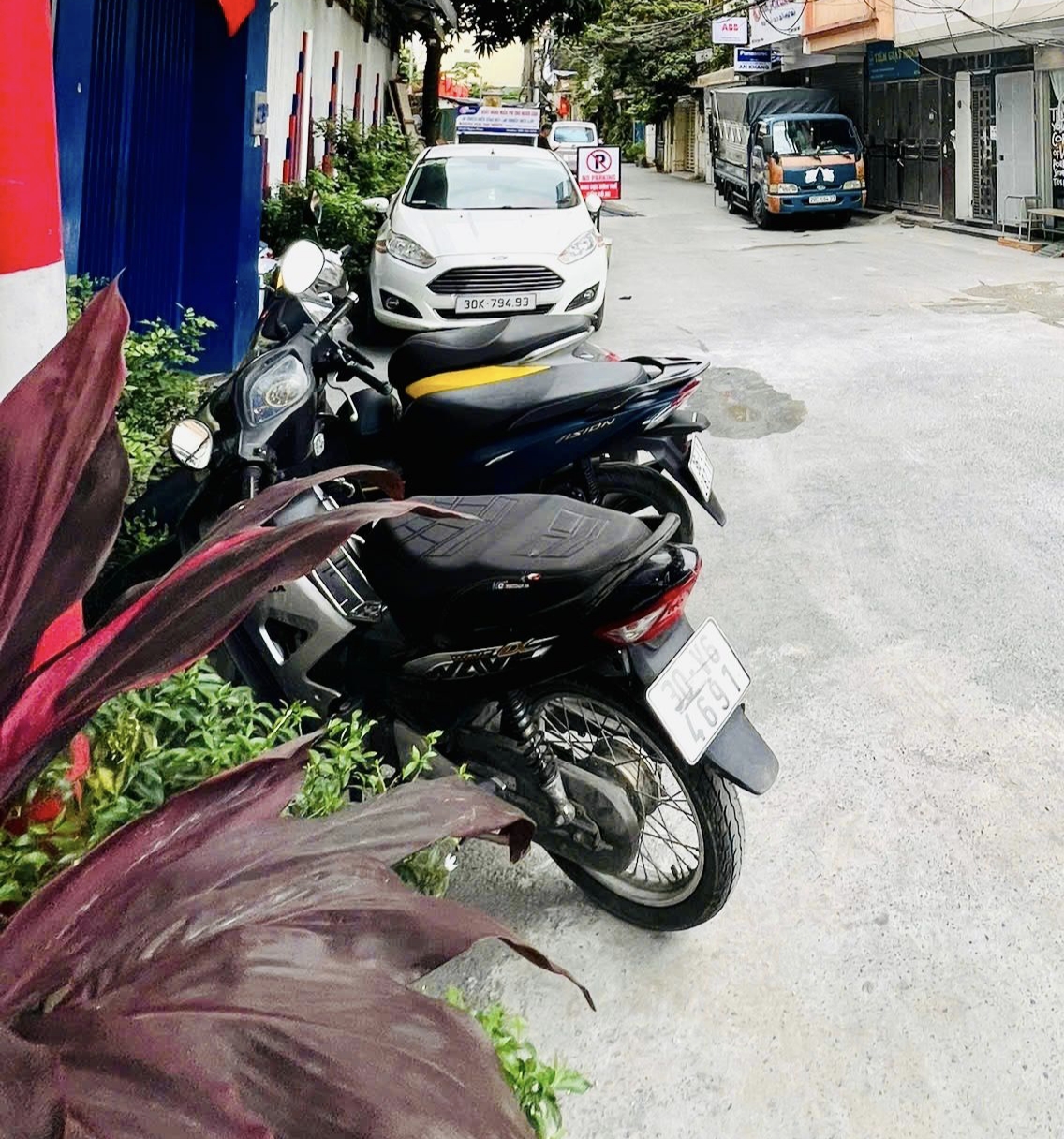 VŨ NGỌC PHAN - ÔTÔ TRÁNH - LÔ GÓC - GÍA TỐT