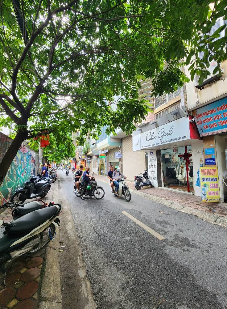 MẶT PHỐ - VỈA HÈ - 2 THOÁNG - KINH DOANH BẤT CHẤP