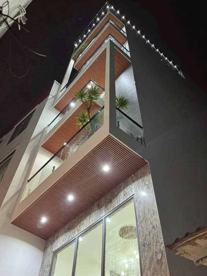 ĐÓN CẦU TRẦN HƯNG ĐẠO 60M2-7 TẦNG THANG MÁY- Ô TÔ-GARA