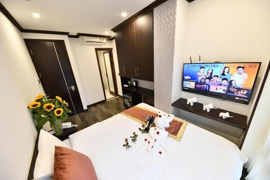 Bán khách sạn mặt phố Lương Ngọc Quyến, 80m2, 5 tầng, mặt tiền 5.4m, 77.5 tỷ, kinh doanh đỉnh